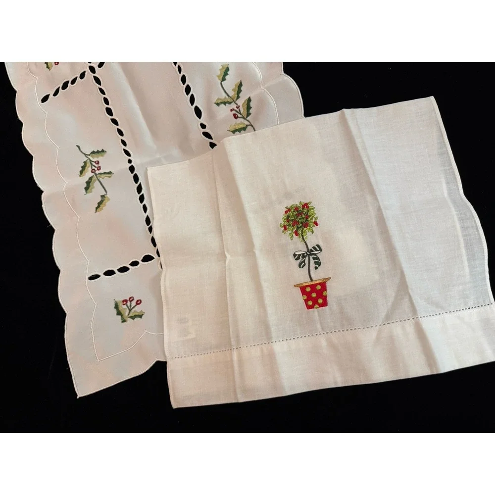 Lot of 2 NEW Christmas Linens Towels‎ Holly Topiary Embroidered Guest Tea Table